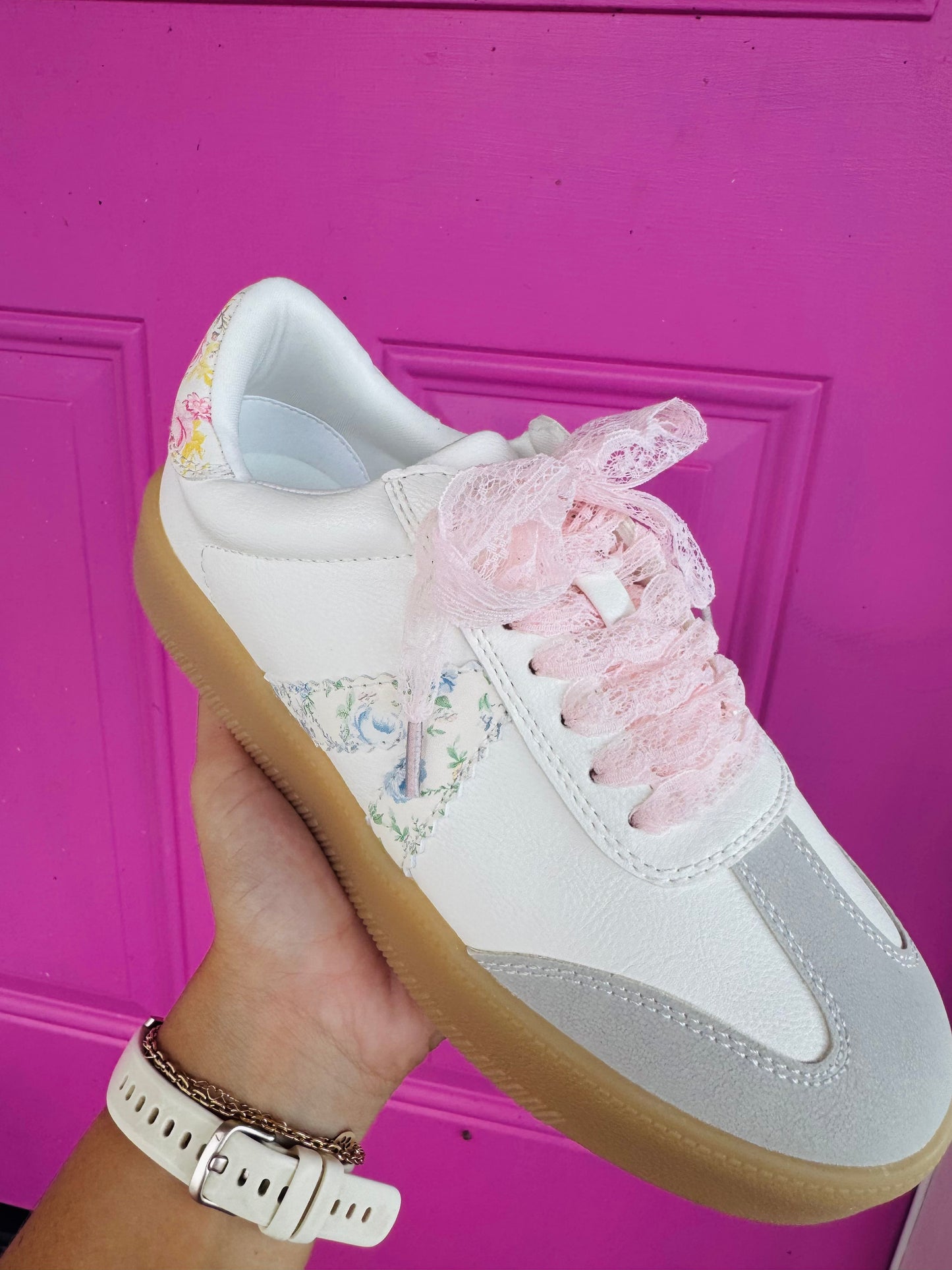 FLORAL LACE SNEAKERS