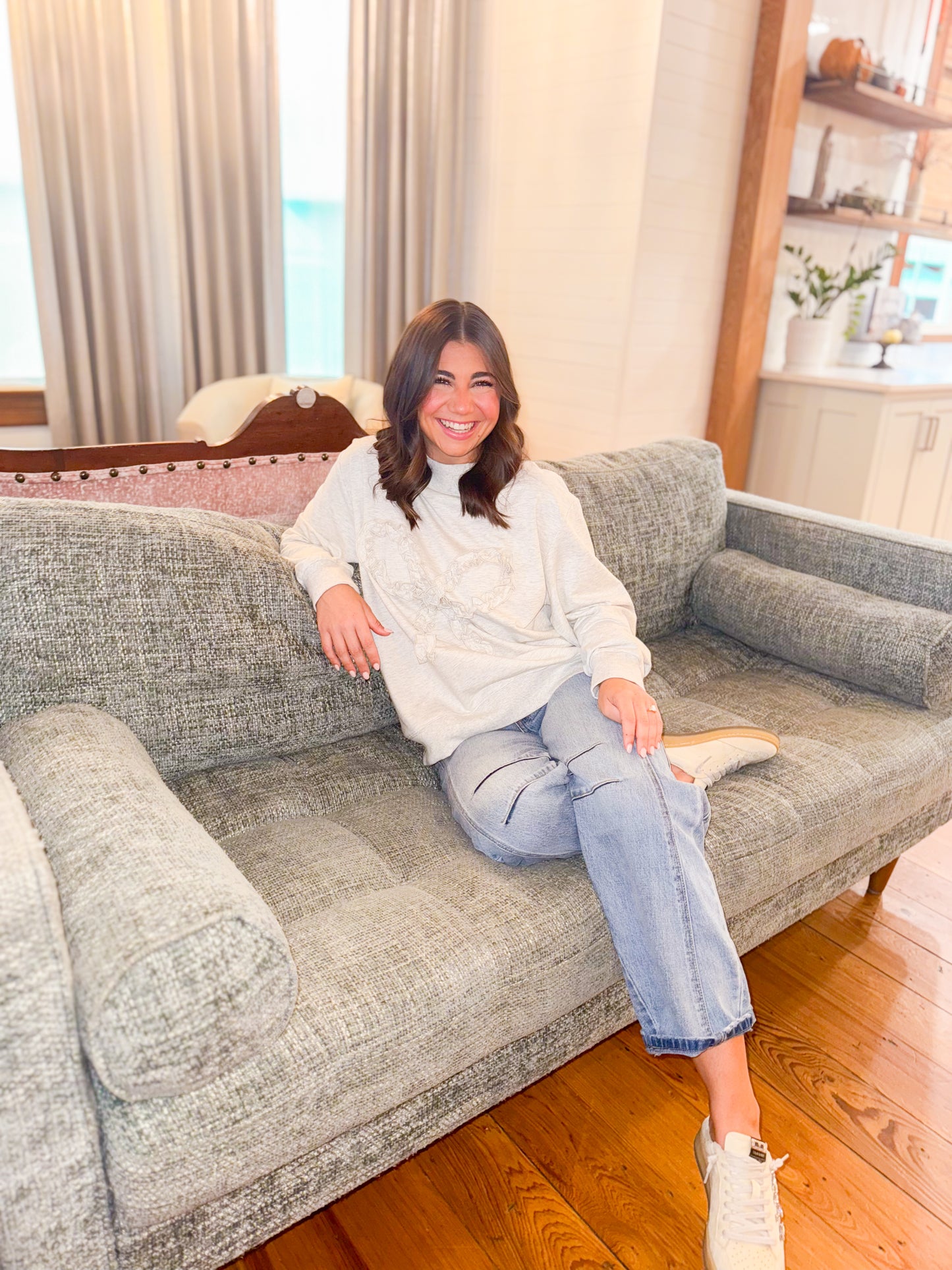 OVERSIZED SWEATSHIRT WITH RUFFLE BOW