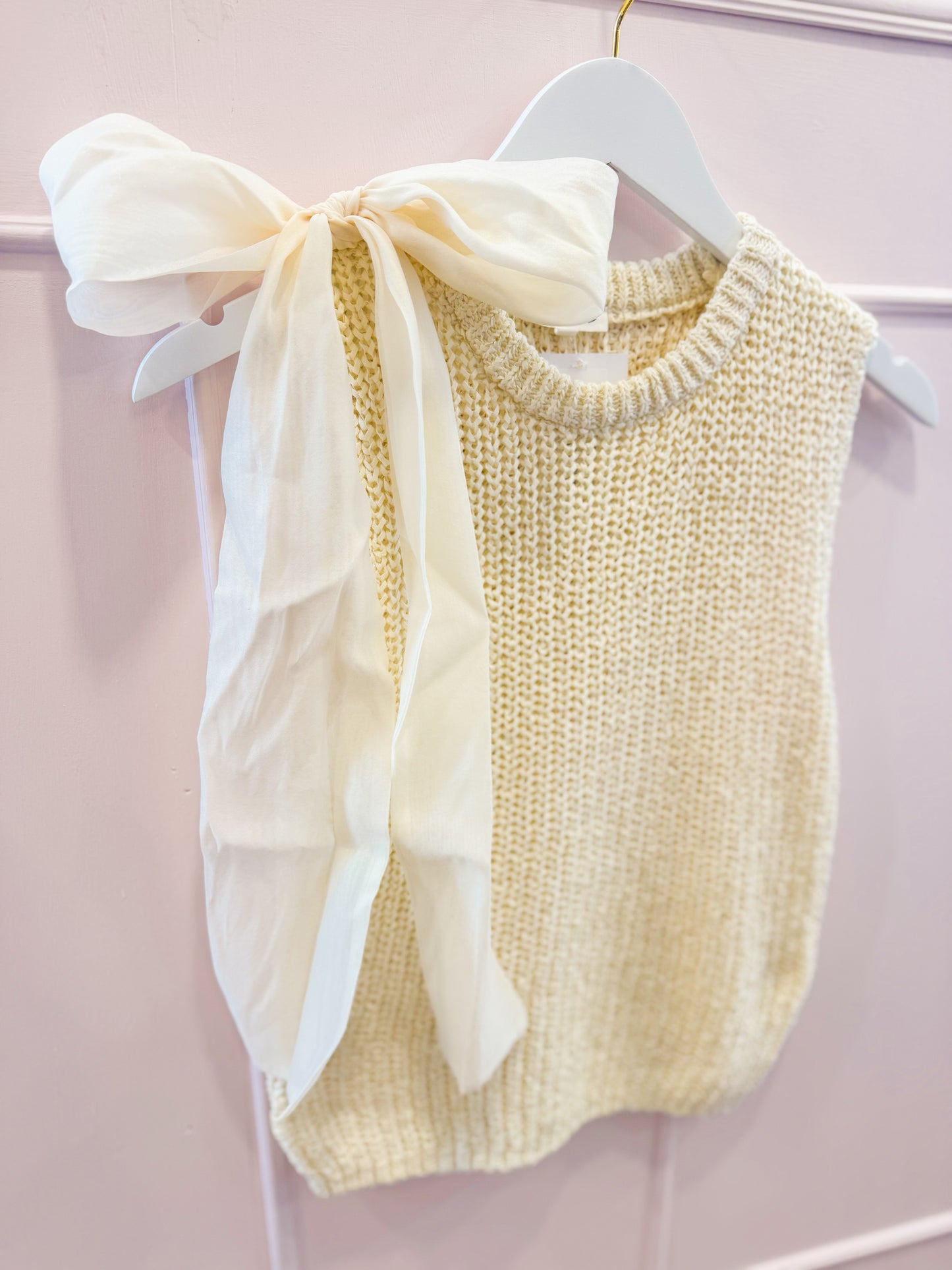 KNIT TOP WITH OVERSIZED BOW