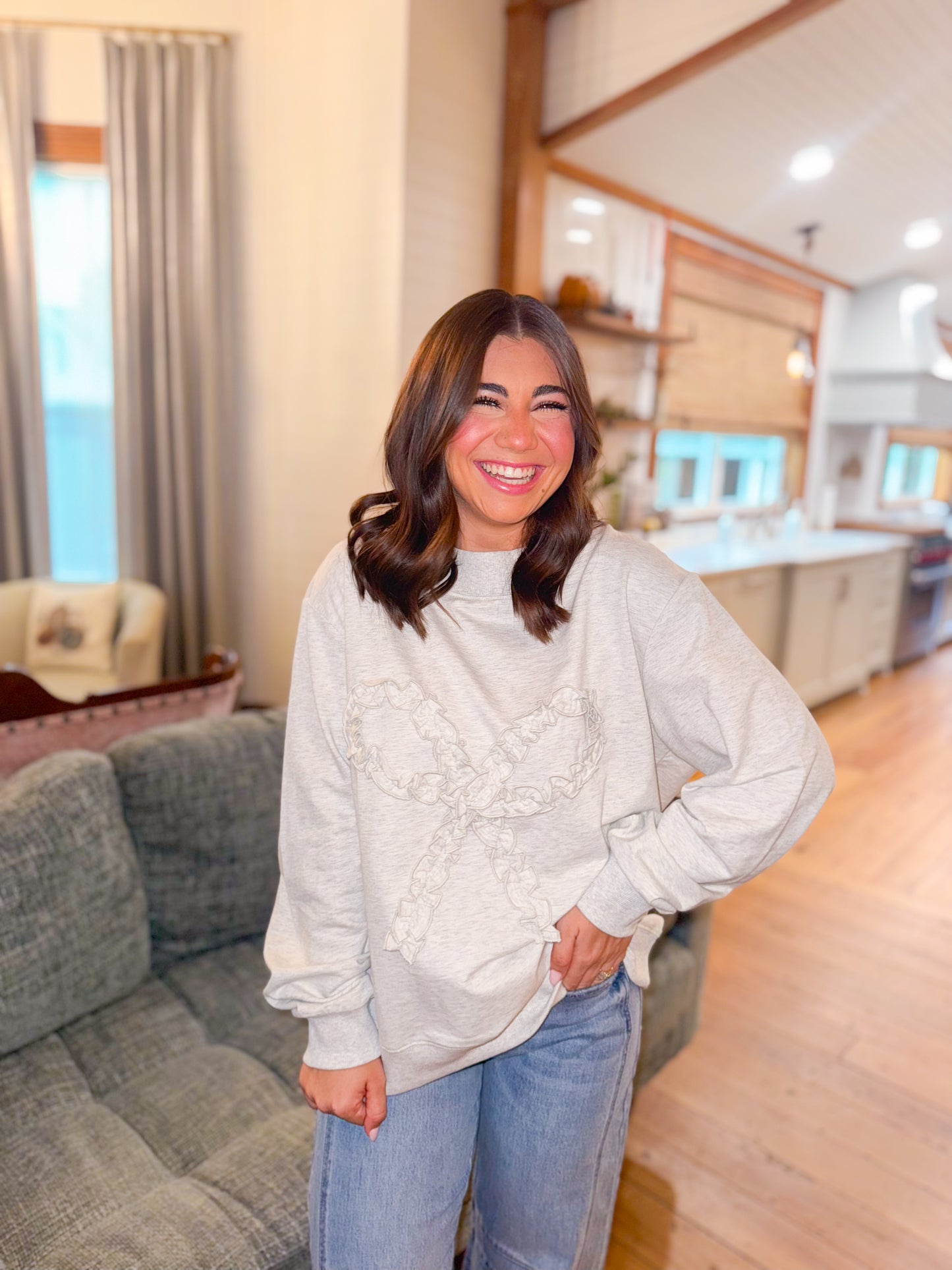 OVERSIZED SWEATSHIRT WITH RUFFLE BOW