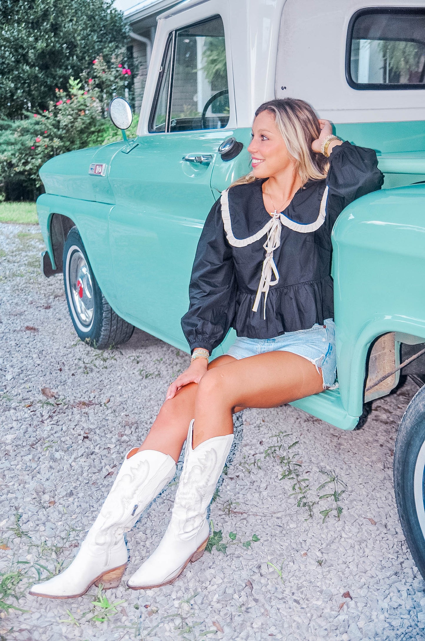 CONTRAST RUFFLE TIE TOP