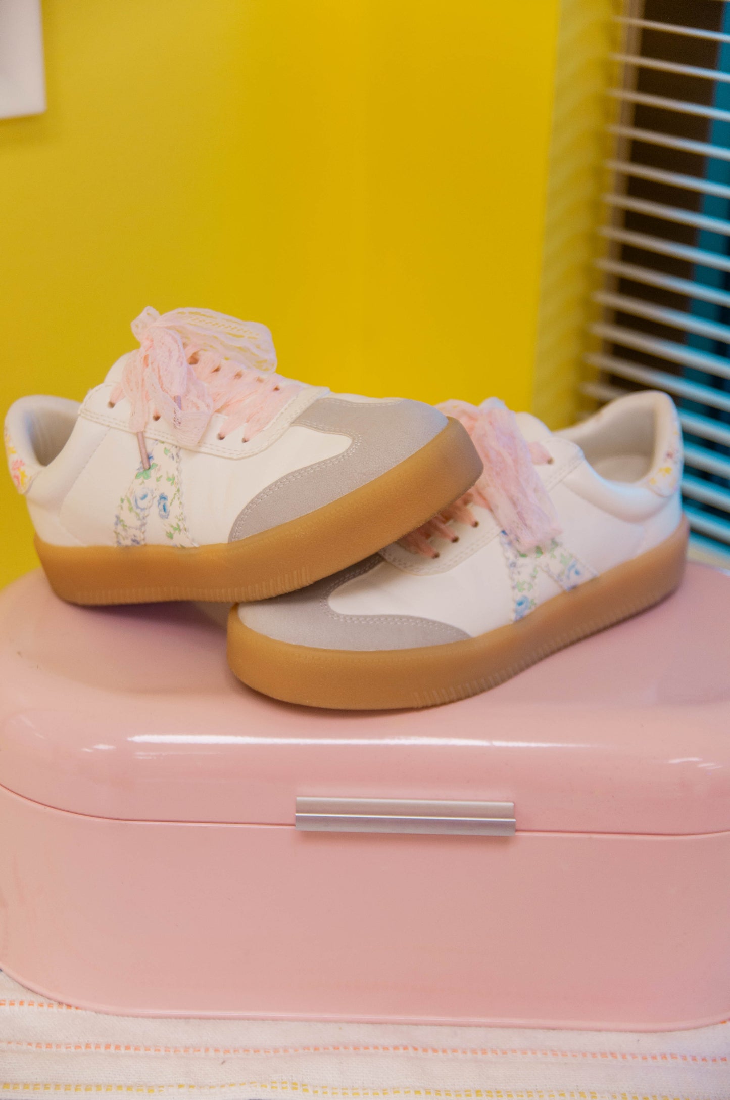 FLORAL LACE SNEAKERS