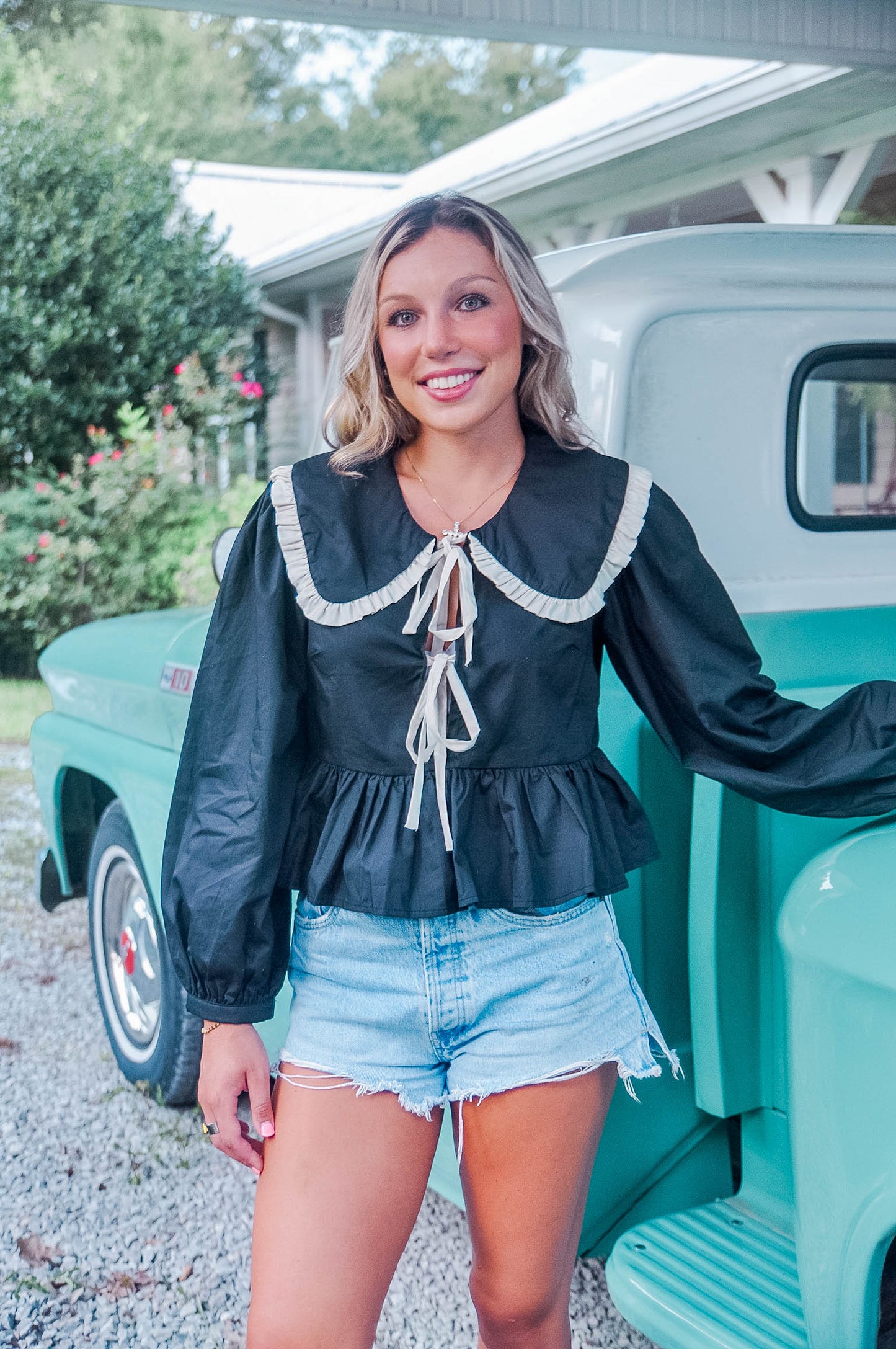 CONTRAST RUFFLE TIE TOP