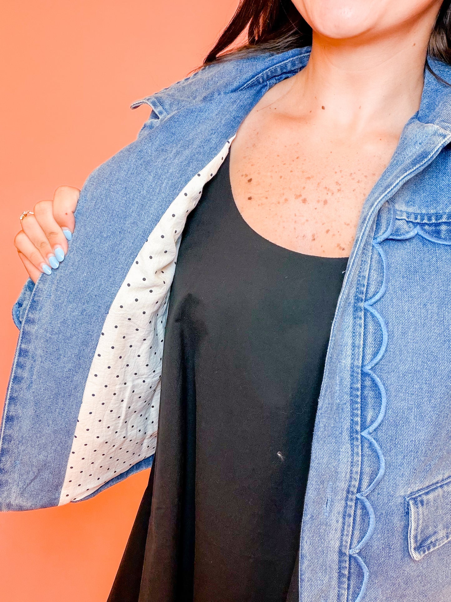 SHOULDER PADDED SCALLOP DENIM JACKET