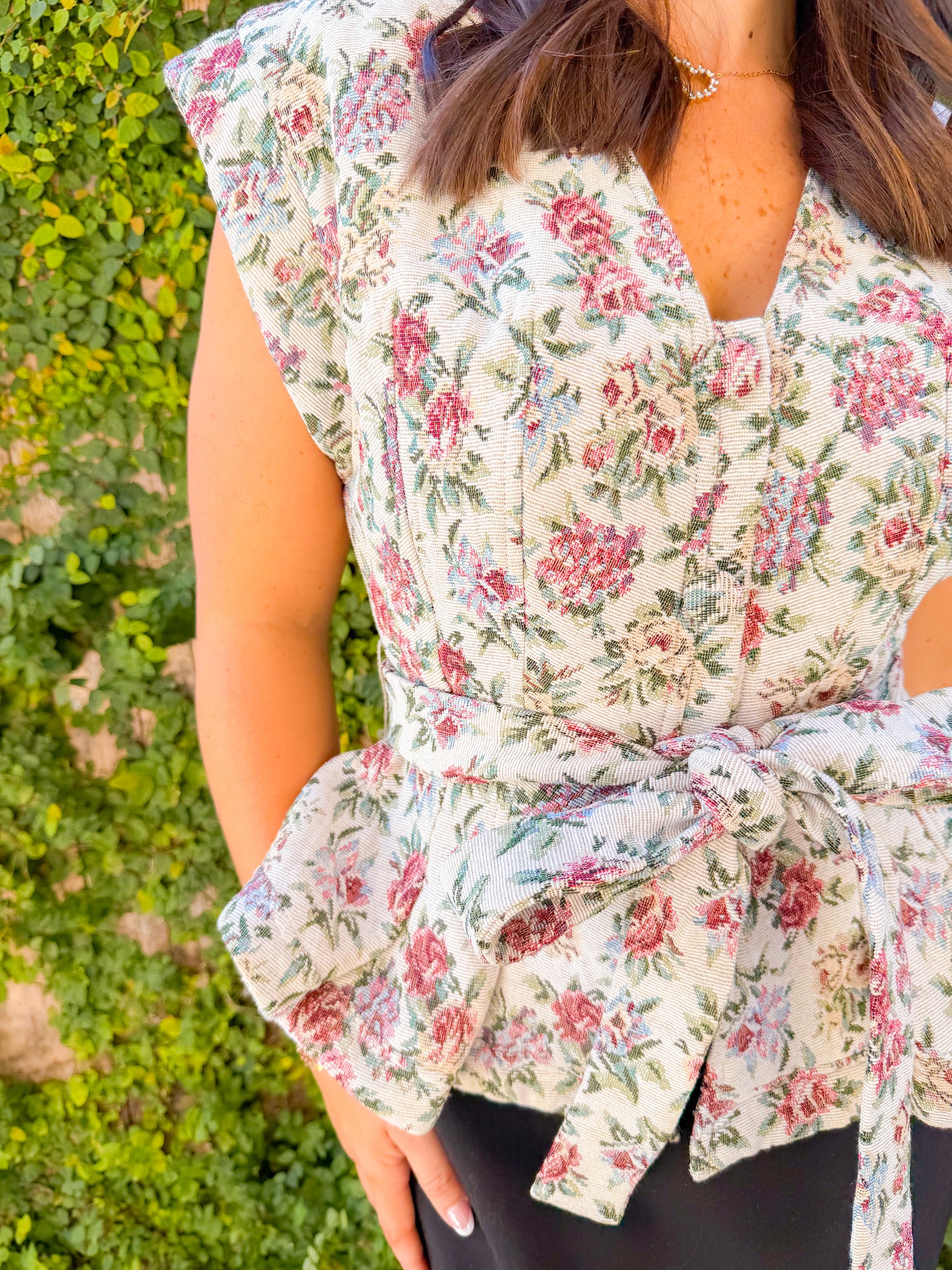 JACQUARD V NECK WAIST TIE VEST