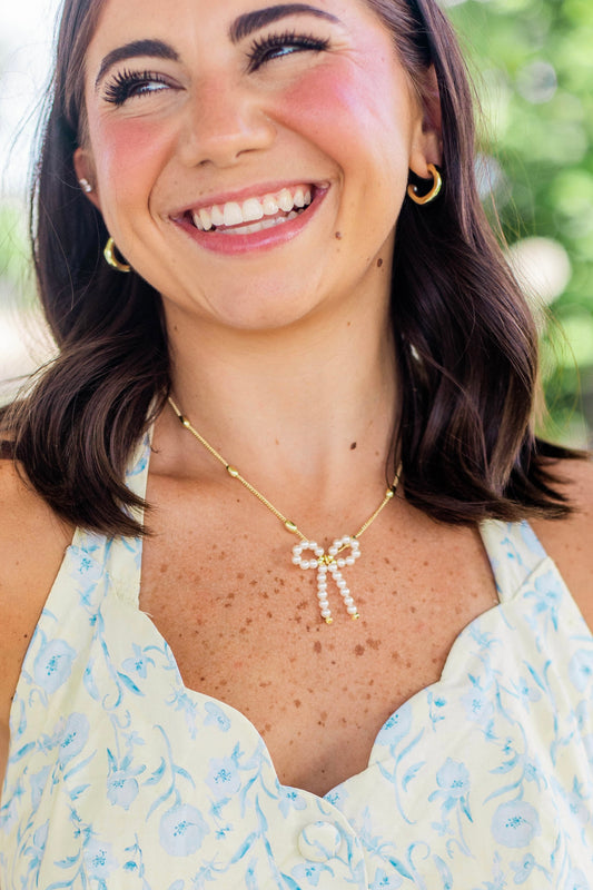 PRETTY PEARL BOW NECKLACE