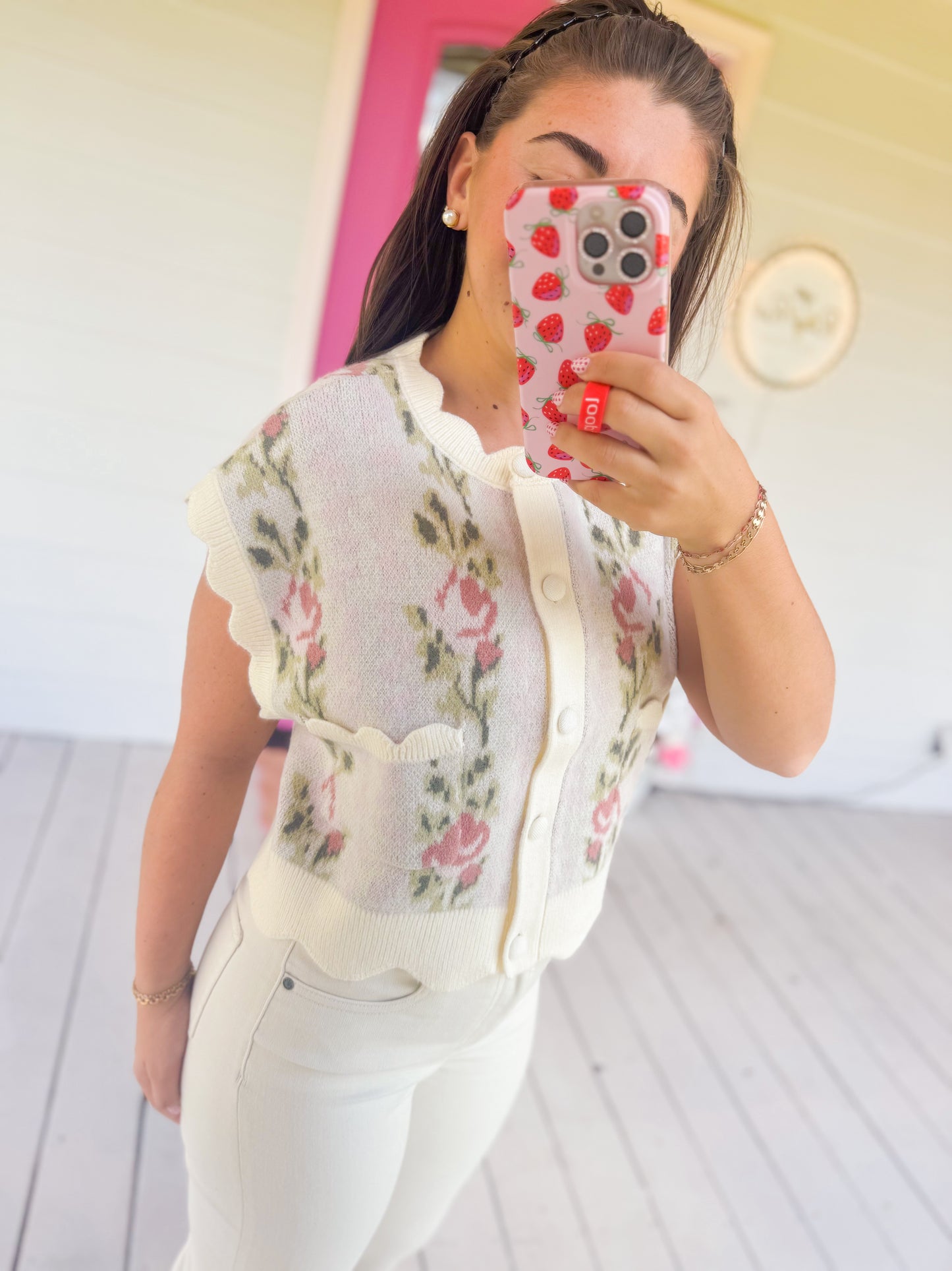 FLORAL SCALLOP KNIT VEST
