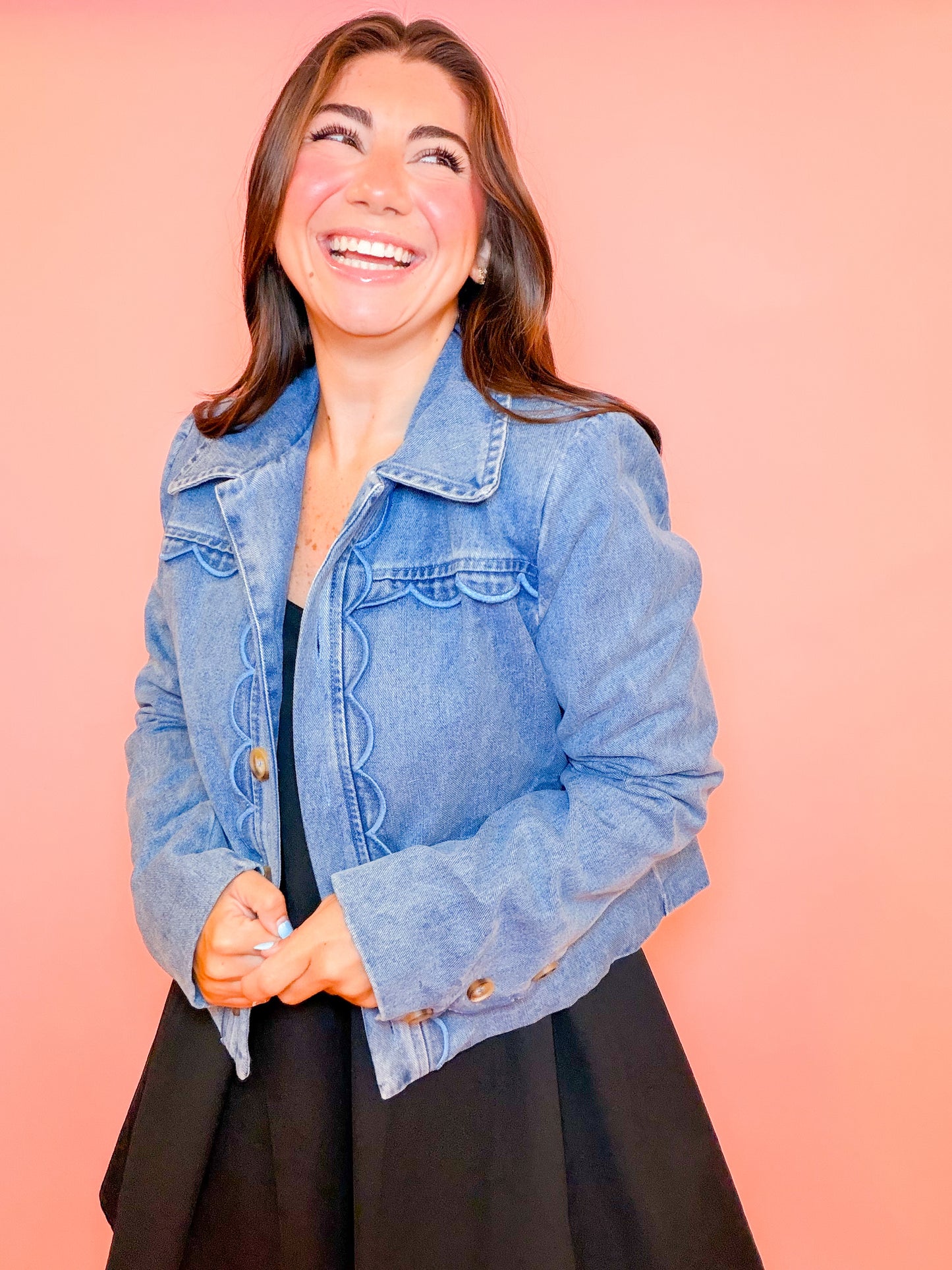 SHOULDER PADDED SCALLOP DENIM JACKET