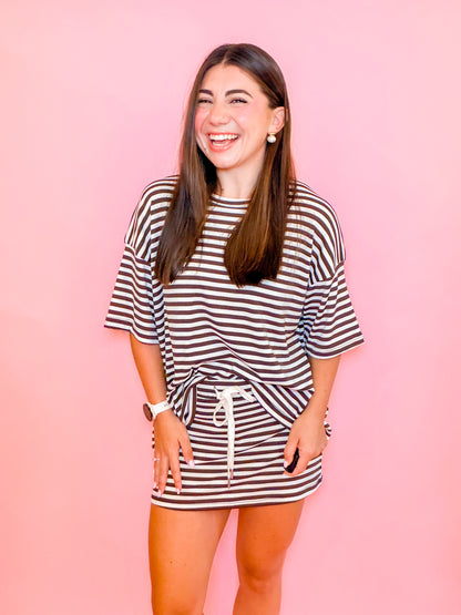 STRIPED OVERSIZED SHORT SLEEVE T-SHIRT & MID RISE SKORT SET