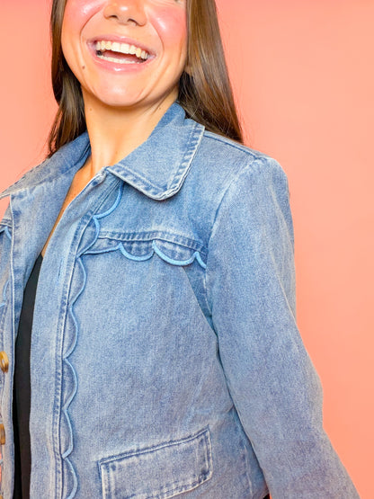 SHOULDER PADDED SCALLOP DENIM JACKET