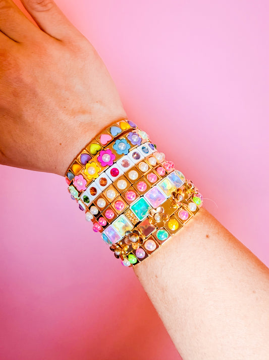 COLORFUL BEAD HEARTS BRACELET