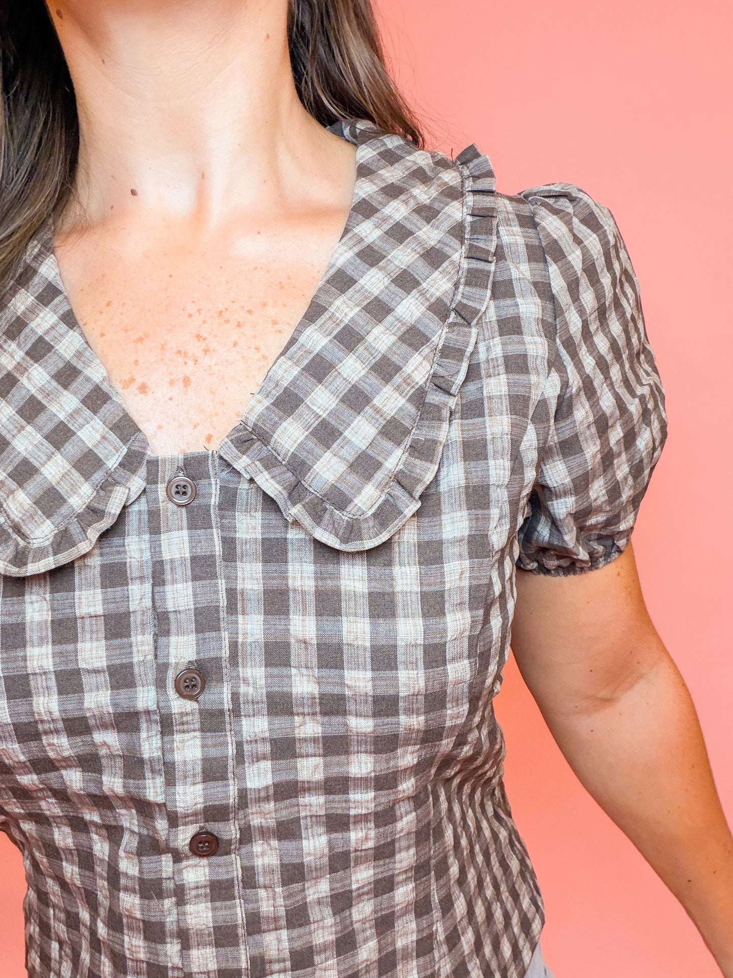 RUFFLE COLLAR GINGHAM BUTTON TOP