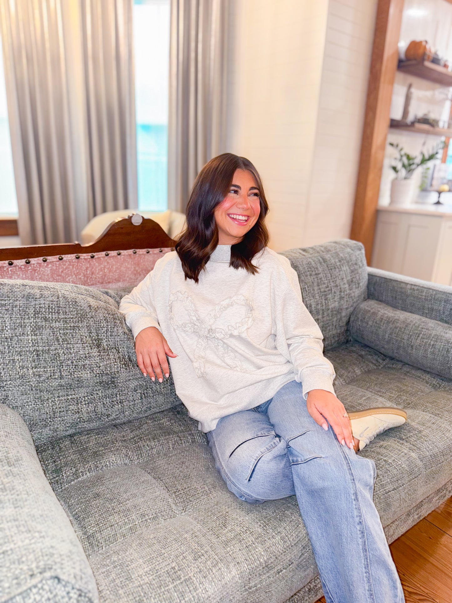 OVERSIZED SWEATSHIRT WITH RUFFLE BOW