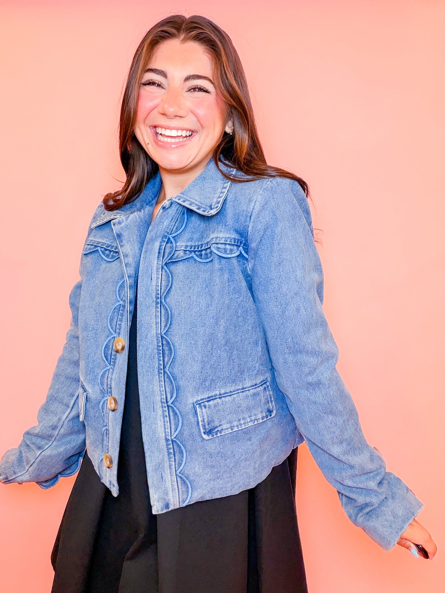 SHOULDER PADDED SCALLOP DENIM JACKET