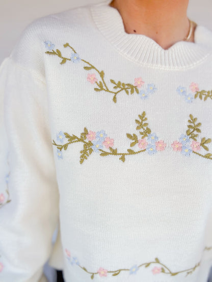 EMBROIDERED SCALLOP DETAIL KNIT TOP