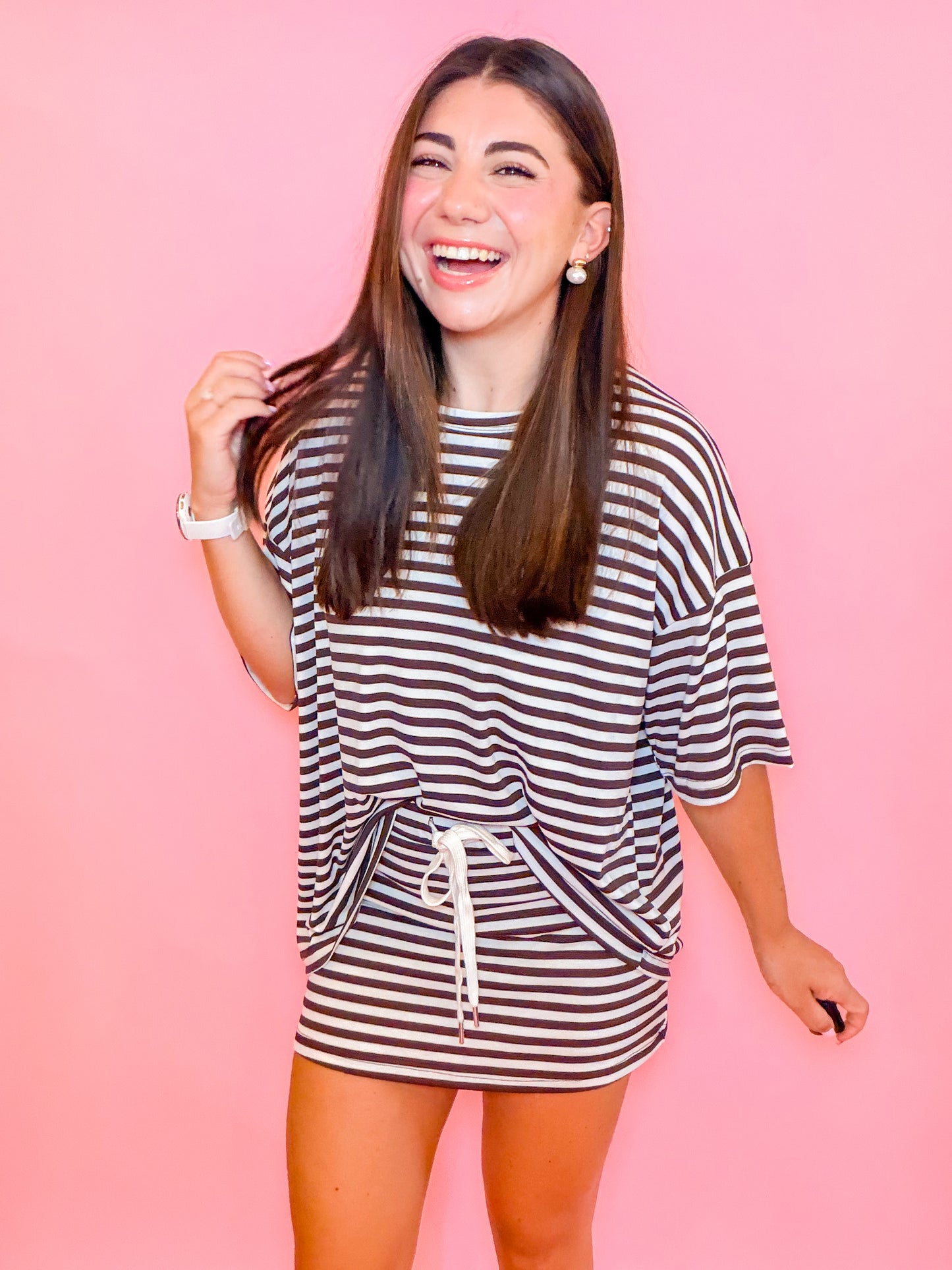 STRIPED OVERSIZED SHORT SLEEVE T-SHIRT & MID RISE SKORT SET