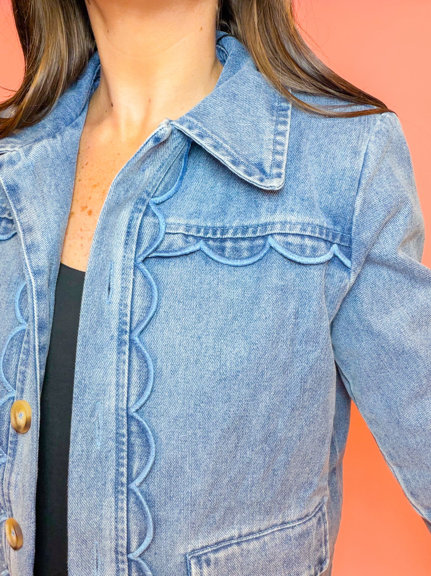 SHOULDER PADDED SCALLOP DENIM JACKET