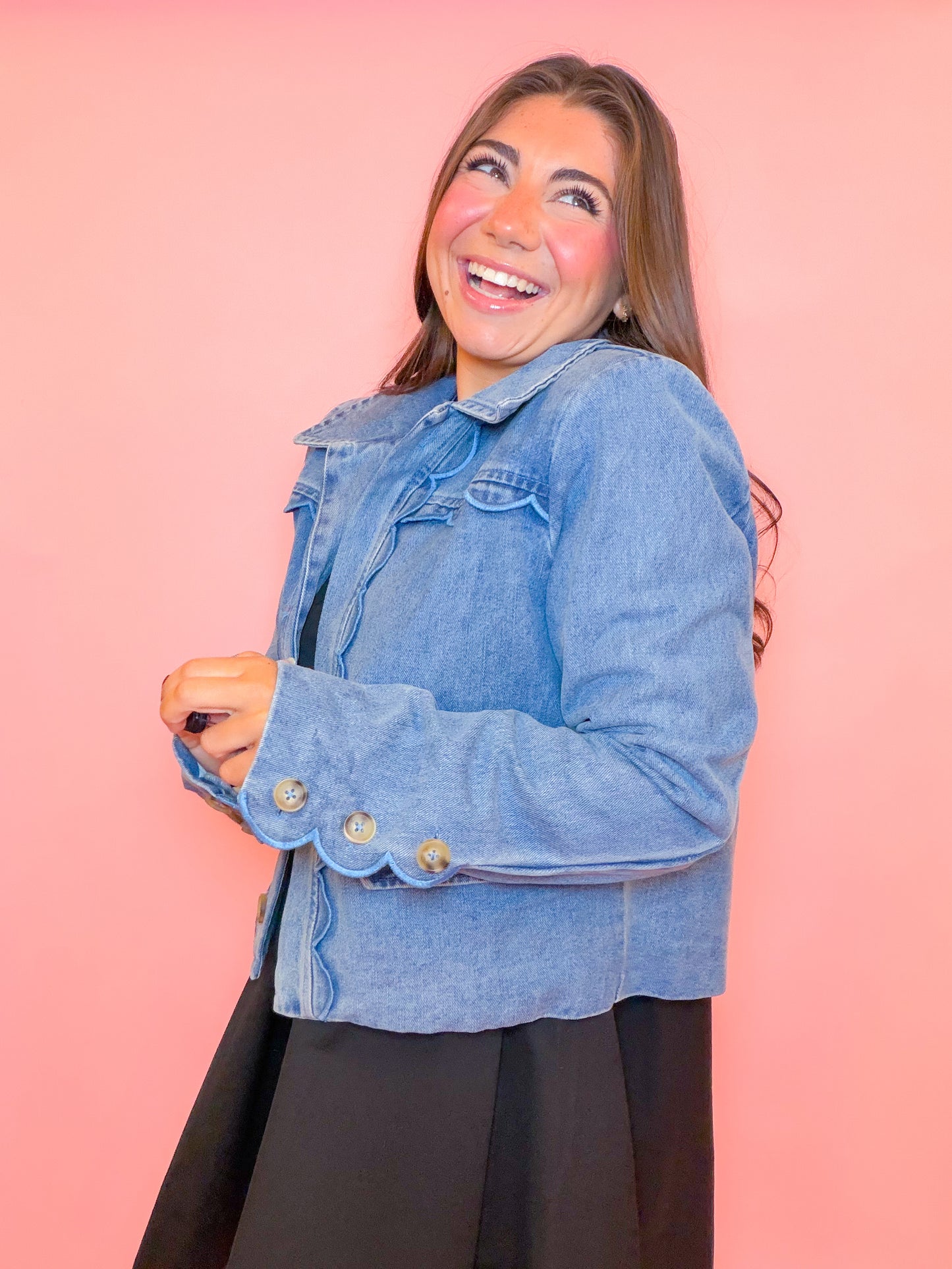 SHOULDER PADDED SCALLOP DENIM JACKET