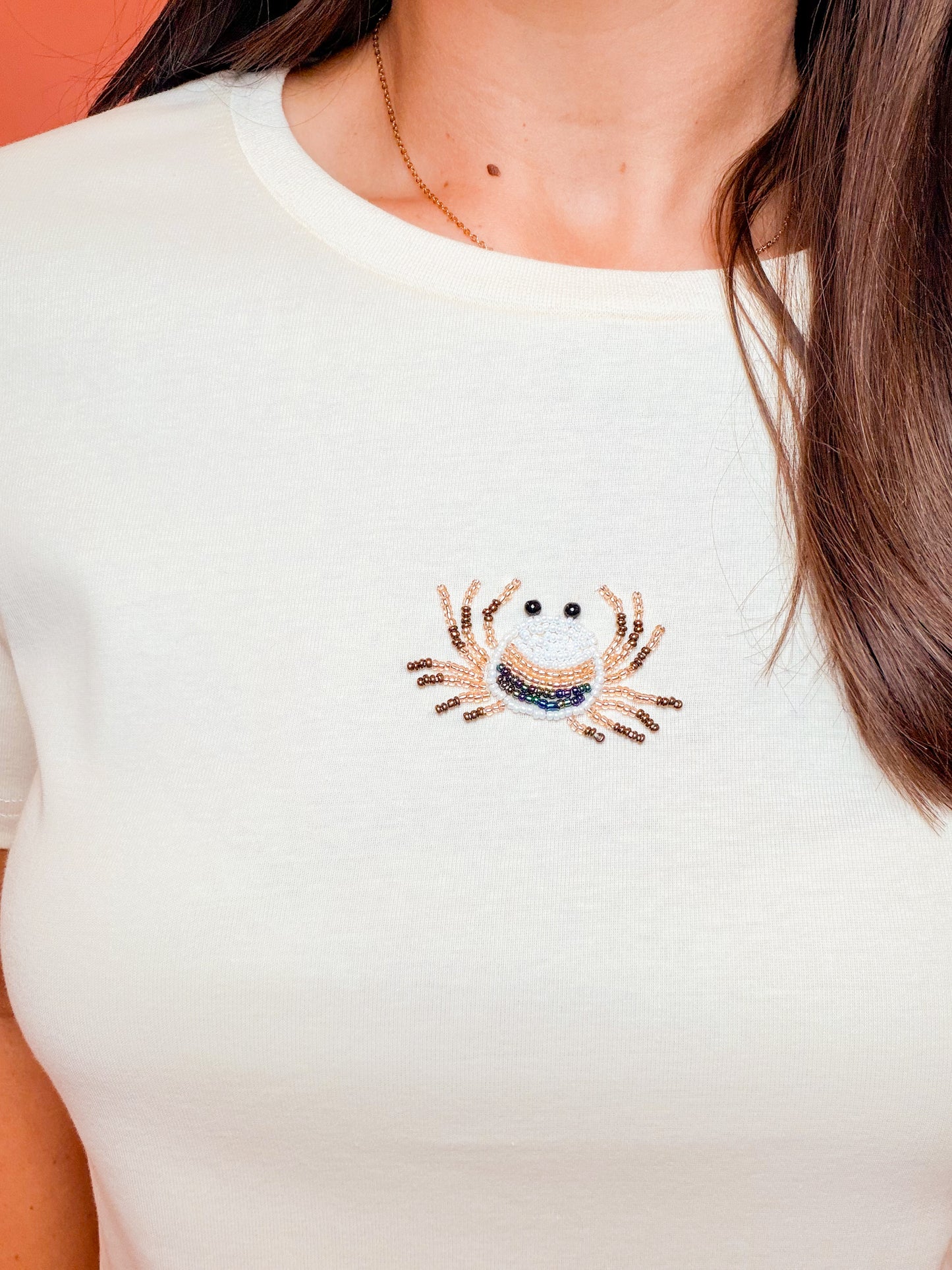 CREW NECK SHORT SLEEVE CRAB BEADS TEE