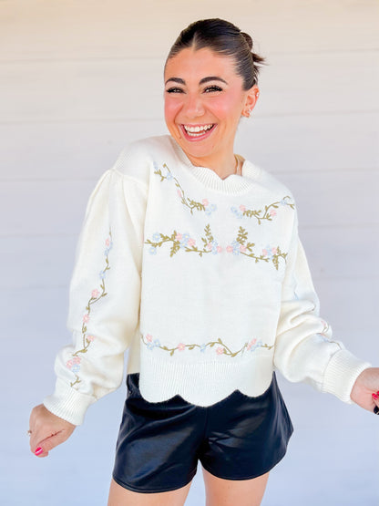 EMBROIDERED SCALLOP DETAIL KNIT TOP