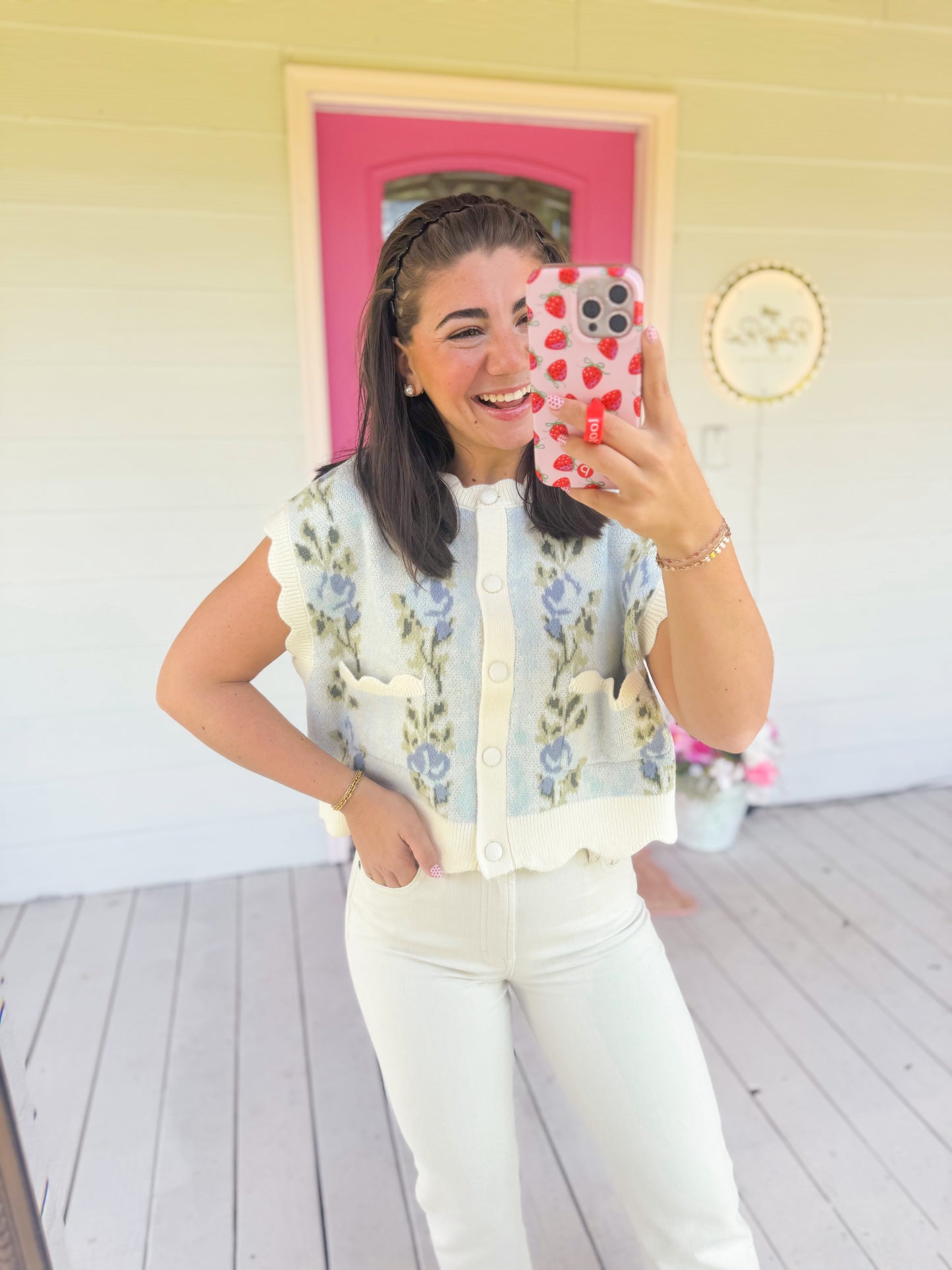 FLORAL SCALLOP KNIT VEST