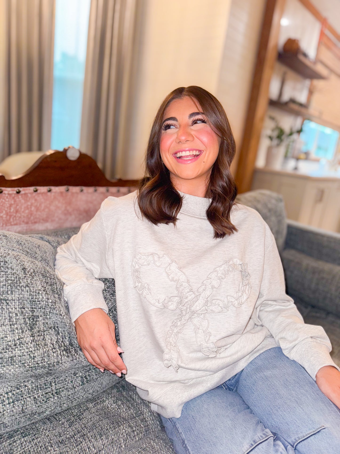 OVERSIZED SWEATSHIRT WITH RUFFLE BOW