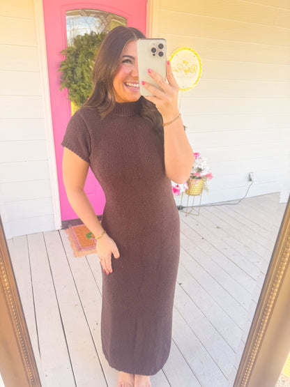 SHORT SLEEVE SWEATER MIDI DRESS