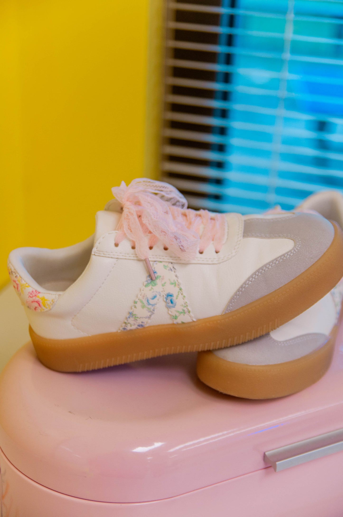 FLORAL LACE SNEAKERS