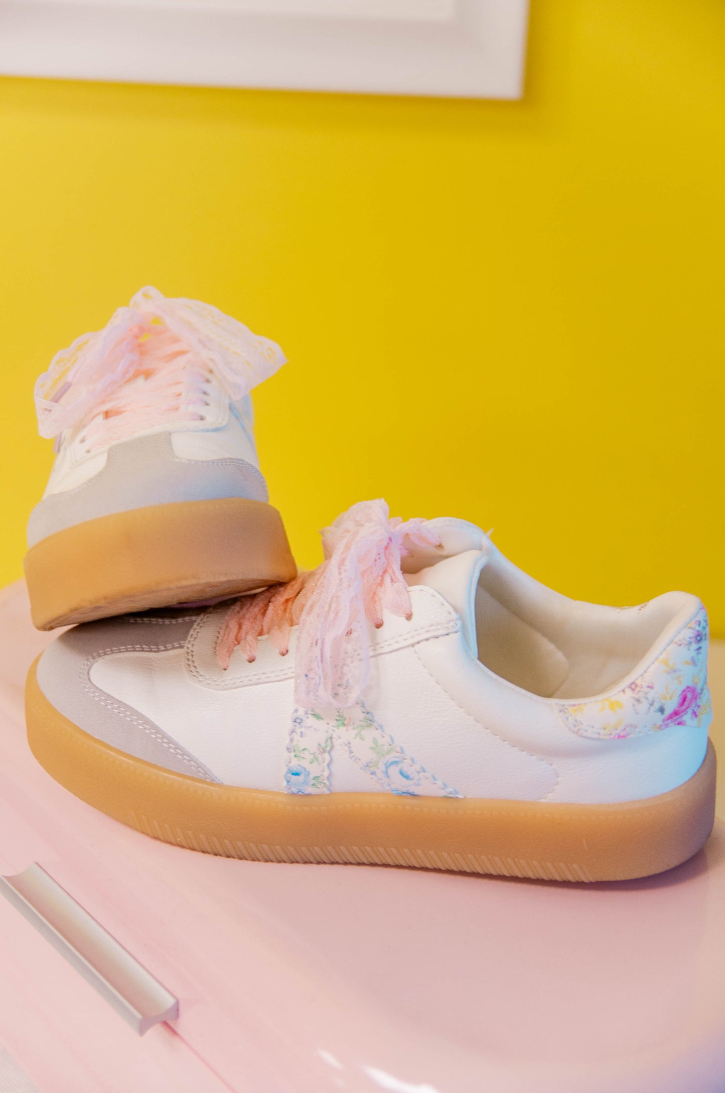 FLORAL LACE SNEAKERS