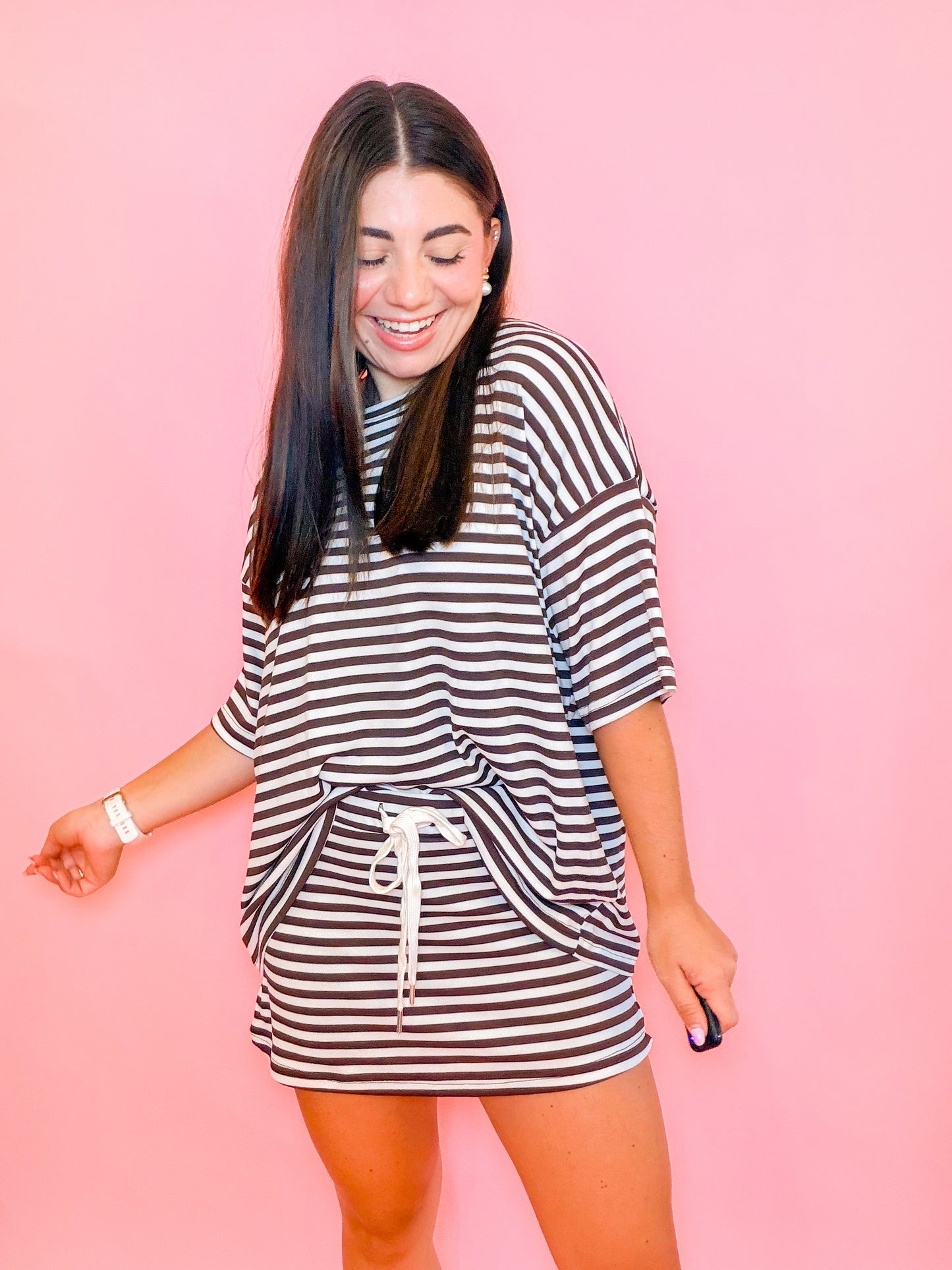STRIPED OVERSIZED SHORT SLEEVE T-SHIRT & MID RISE SKORT SET